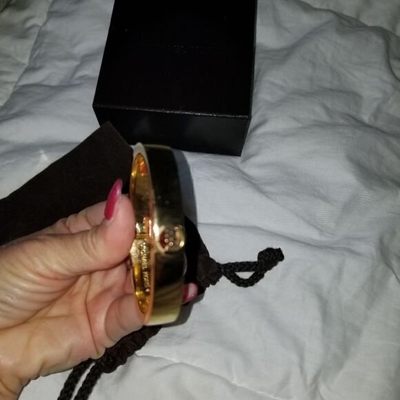 MICHAEL KORS GOLD COLOR BRACELET WITH LOGO PLAQUE WITH ORIGINAL BOX - Picture 9 of 16